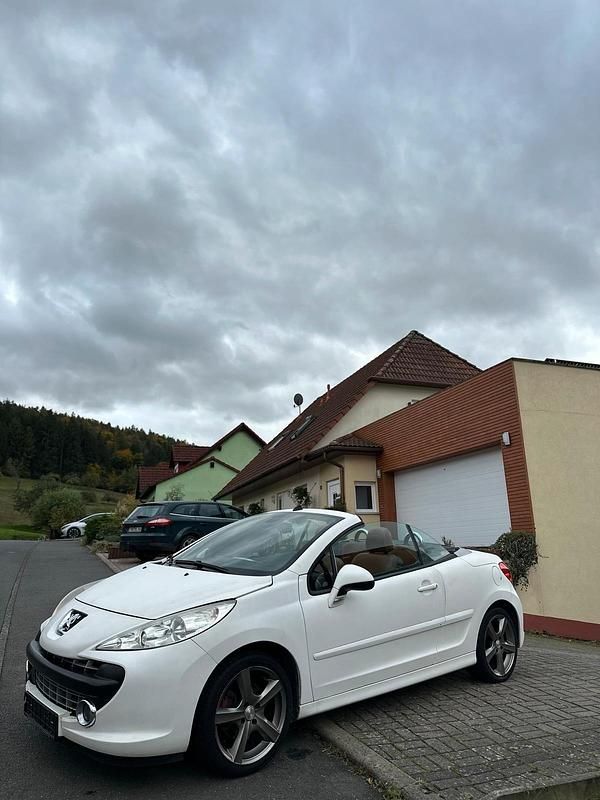 Weiß Gebraucht 2007 Peugeot 207 Cabrio | 1.200 € (Guter Preis) - Bild 1/4
