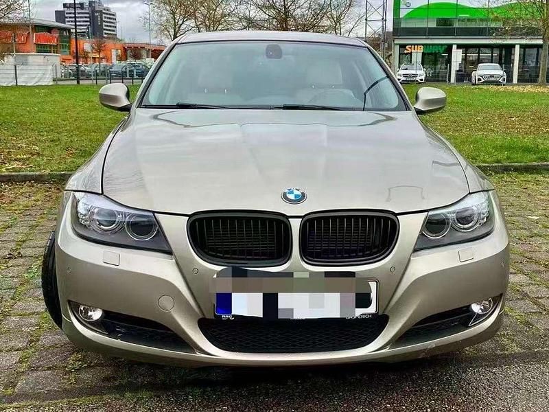 Gebraucht BMW 325 Sport Line 218 PS (160 kW) 2011 Silber Limousine