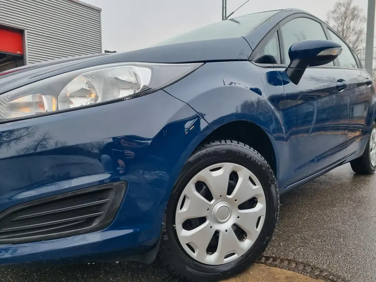 Gebraucht Ford Fiesta Trend 75 PS (55 kW) 2012 Blau Kleinwagen