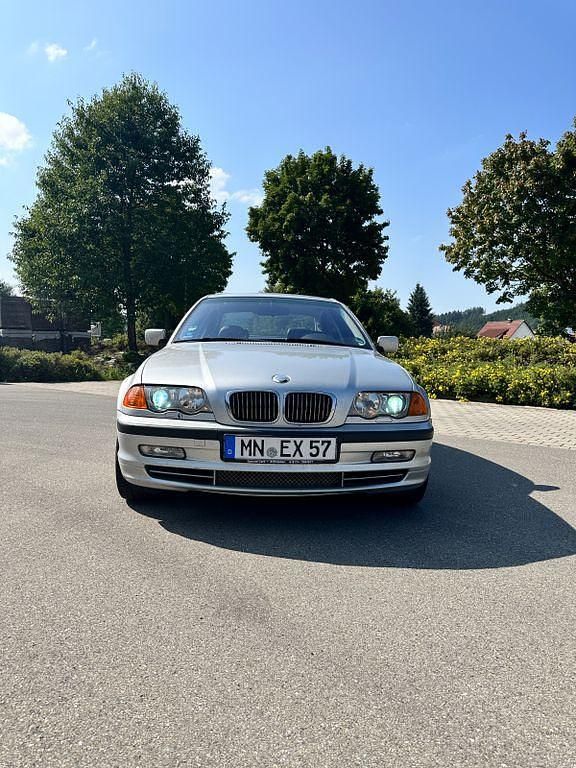 Silber Gebraucht 2000 BMW 330 Limousine | 5.400 € (Guter Preis) - Bild 1/4