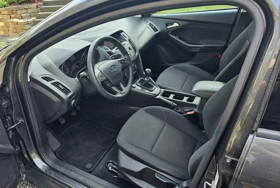 Gebraucht Ford Focus 125 PS (91 kW) 2018 Grau Limousine