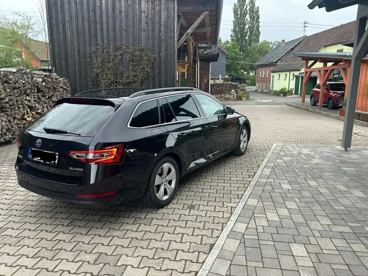 Gebraucht Skoda Superb Ambition 150 PS (110 kW) 2018 Schwarz Kombi
