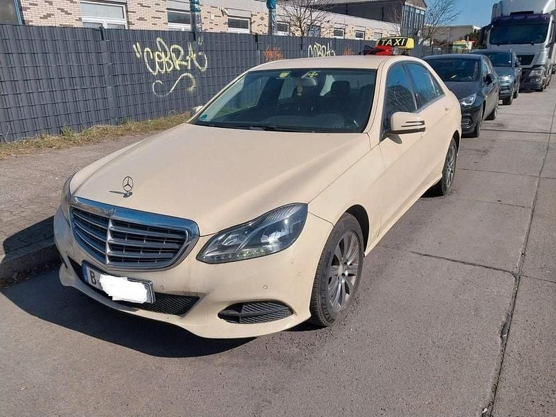 Gebraucht Mercedes E200 Avantgarde 136 PS (100 kW) 2015 Beige Limousine