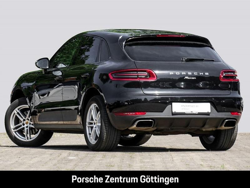 Gebraucht Porsche Macan 252 PS (185 kW) 2018 Tiefschwarzmetallic SUV