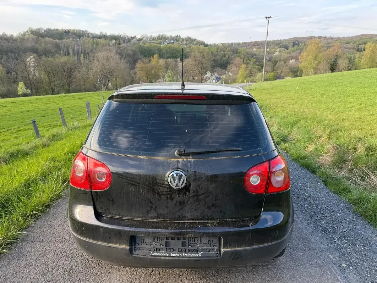 Second-hand VW Golf V 101 CP (74 kW) 2007 Negru Berlinǎ