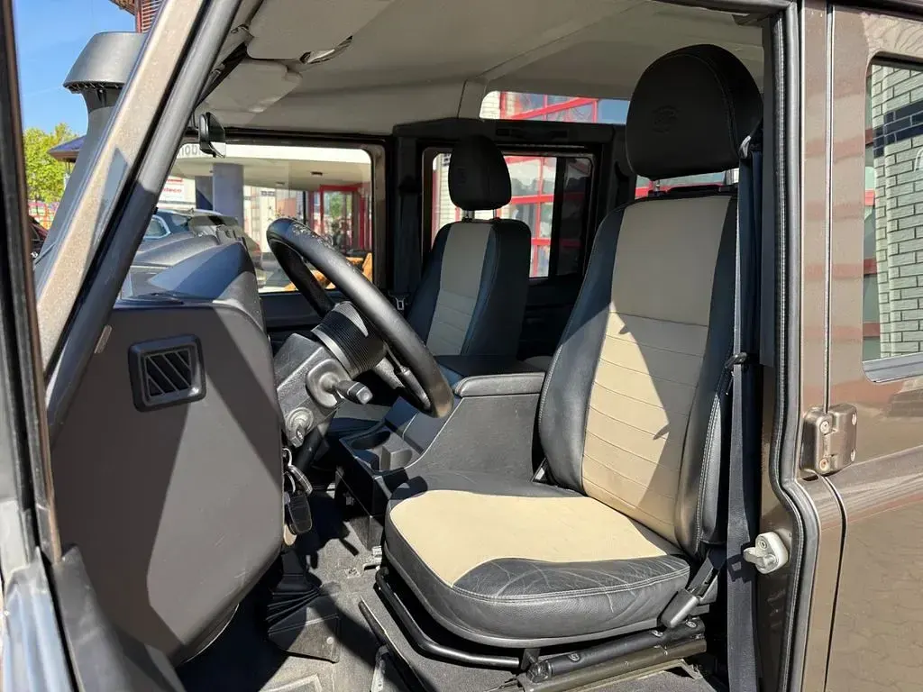 Gebraucht Land Rover Defender 143 PS (105 kW) 2011 Braun SUV