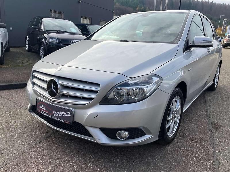 Gebraucht Mercedes B180 122 PS (89 kW) 2011 Silber Van / Kleinbus