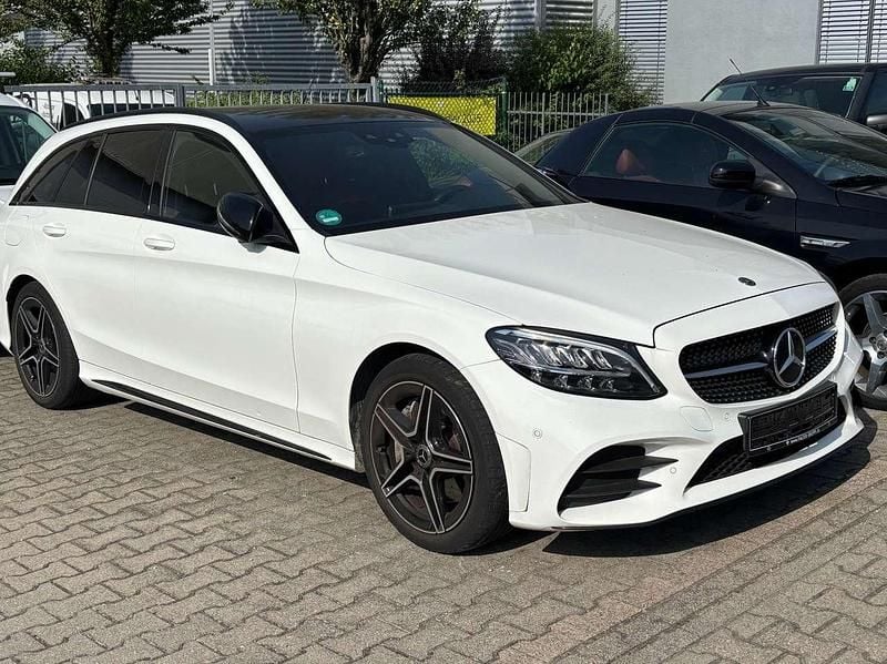 Weiß Gebraucht 2019 Mercedes C300e AMG Kombi | 21.800 € (Fairer Preis) - Bild 1/4