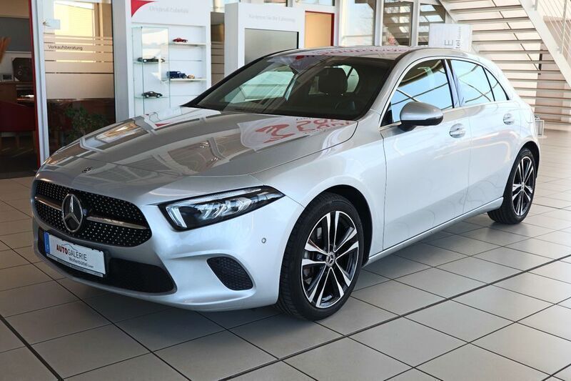 Silber Gebraucht 2020 Mercedes A200 Edition 1 Limousine | 24.999 € (Fairer Preis) - Bild 1/4