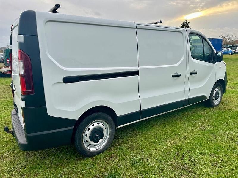 Gebraucht Opel Vivaro 95 PS (69 kW) 2018 Weiß Van / Kleinbus