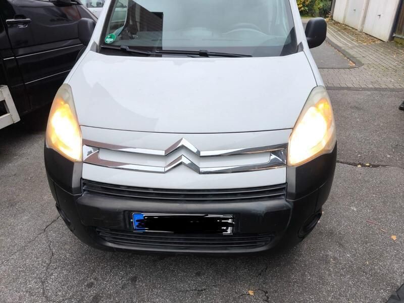 Weiß Gebraucht 2010 Citroën Berlingo Attraction Van / Kleinbus | 4.999 € (Etwas zu teuer) - Bild 1/4