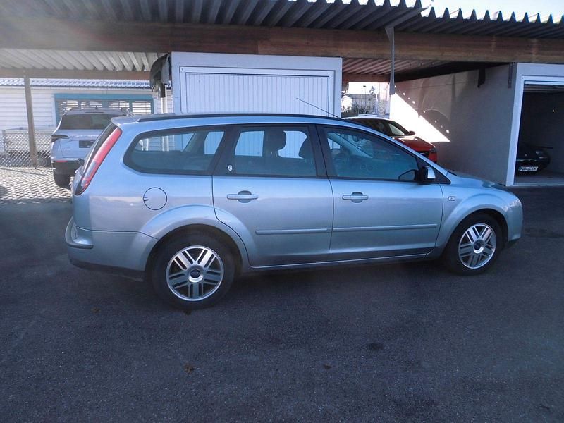 Gebraucht Ford Focus Ghia 145 PS (106 kW) 2005 Silber Kombi