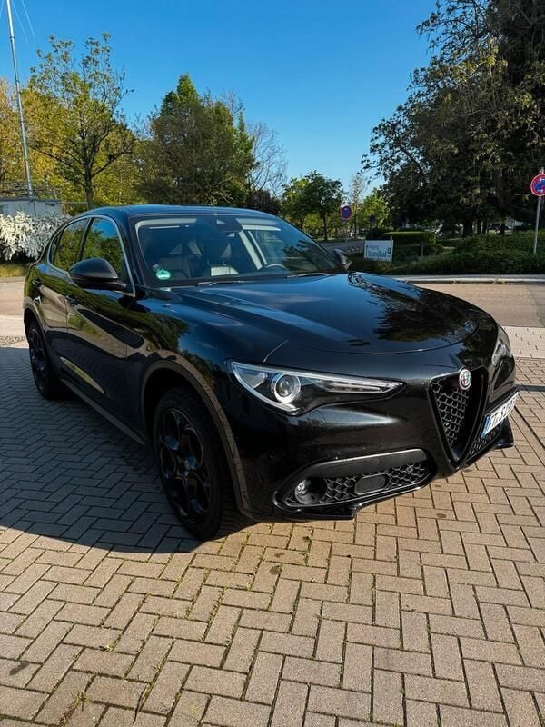 Schwarz Gebraucht 2017 Alfa Romeo Stelvio Super SUV | 20.450 € (Fairer Preis) - Bild 1/4