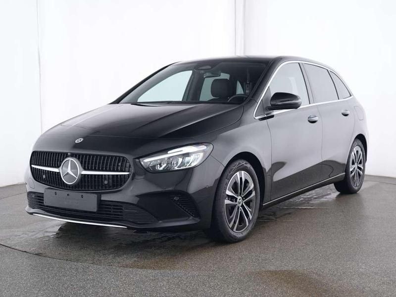 Kosmosschwarzmet. Gebraucht 2024 Mercedes B200 Advanced Plus Van / Kleinbus | 33.600 € (Fairer Preis) - Bild 1/4