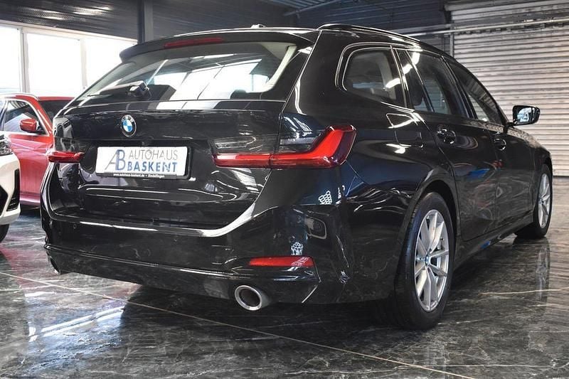 Gebraucht BMW 320 190 PS (139 kW) 2022 Schwarz Kombi