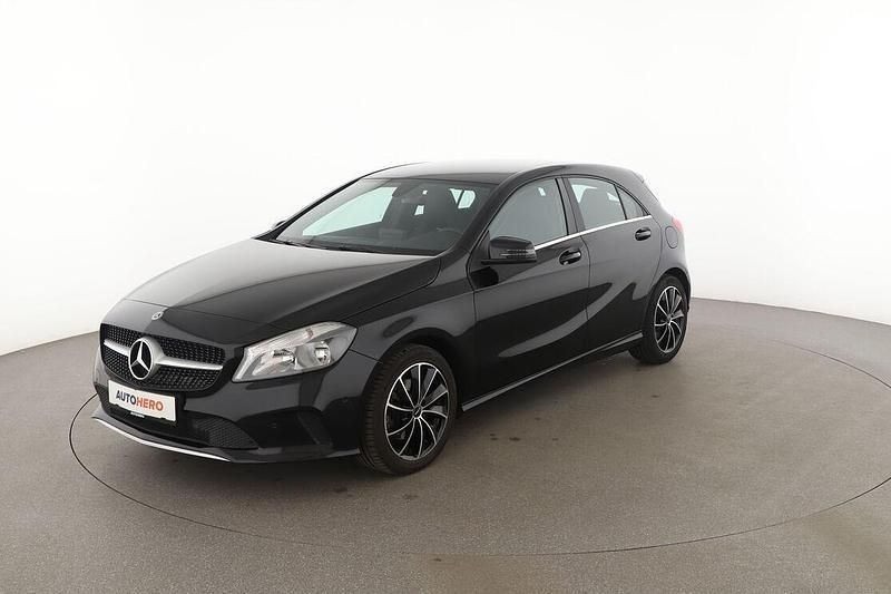 Schwarz Gebraucht 2017 Mercedes A180 Urban Limousine | 16.440 € (Fairer Preis) - Bild 1/3