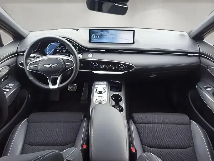 Second-hand Genesis GV70 Sport 305 CP (224 kW) 2025 Negru SUV