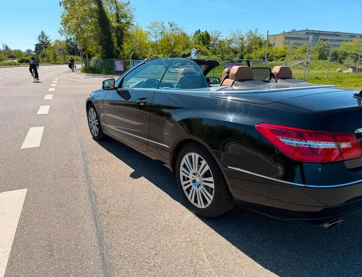 Gebraucht Mercedes E220 170 PS (125 kW) 2012 Schwarz Cabrio