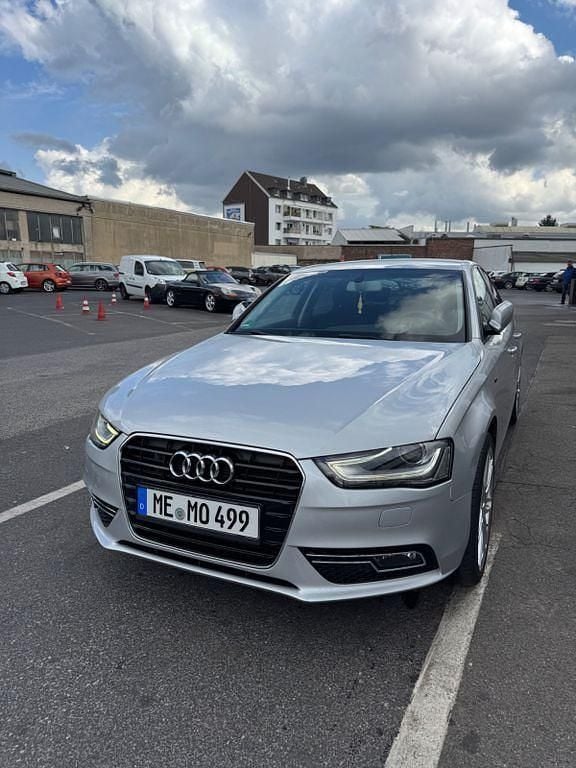 Silber Gebraucht 2013 Audi A4 Attraction Limousine | 7.990 € (Guter Preis) - Bild 1/4