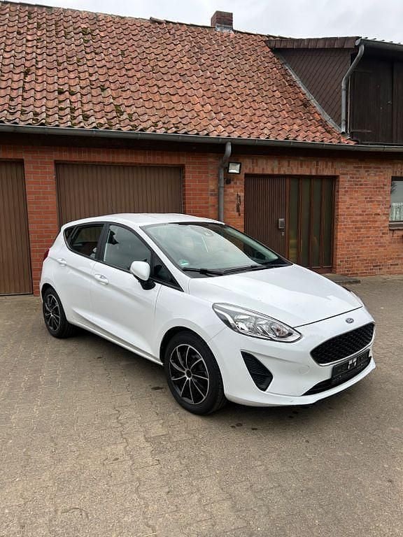 Weiß Gebraucht 2018 Ford Fiesta Kleinwagen | 6.300 € (Fairer Preis) - Bild 1/4