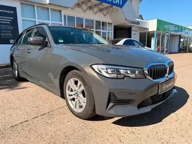 Gebraucht BMW 320 Advantage 190 PS (139 kW) 2021 Grau Limousine