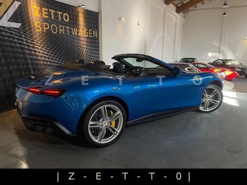 Neu Ferrari Roma 620 PS (456 kW) 2025 Blau Cabrio