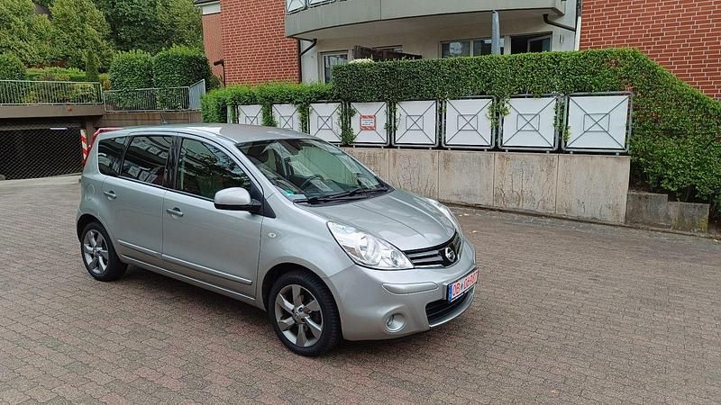 Silber Gebraucht 2011 Nissan Note I-Way Van / Kleinbus | 3.890 € (Fairer Preis) - Bild 1/4
