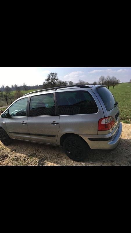 Grau Gebraucht 2005 Ford Galaxy Van / Kleinbus | 1.999 € (Fairer Preis) - Bild 1/4