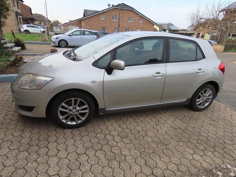 Gebraucht Toyota Auris Team 96 PS (70 kW) 2008 Silber Kleinwagen