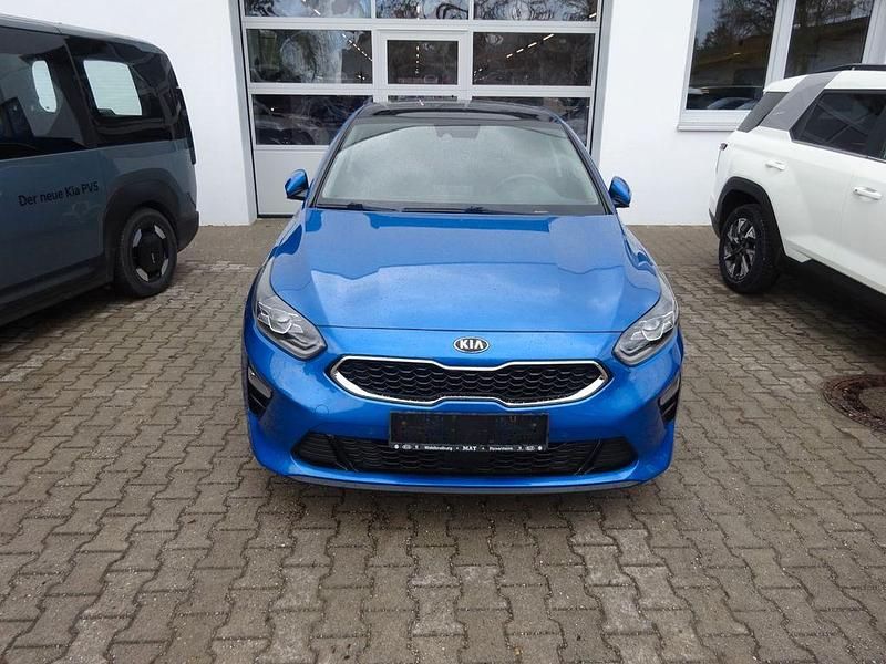 Gebraucht Kia Ceed 140 PS (102 kW) 2018 Blau Kleinwagen
