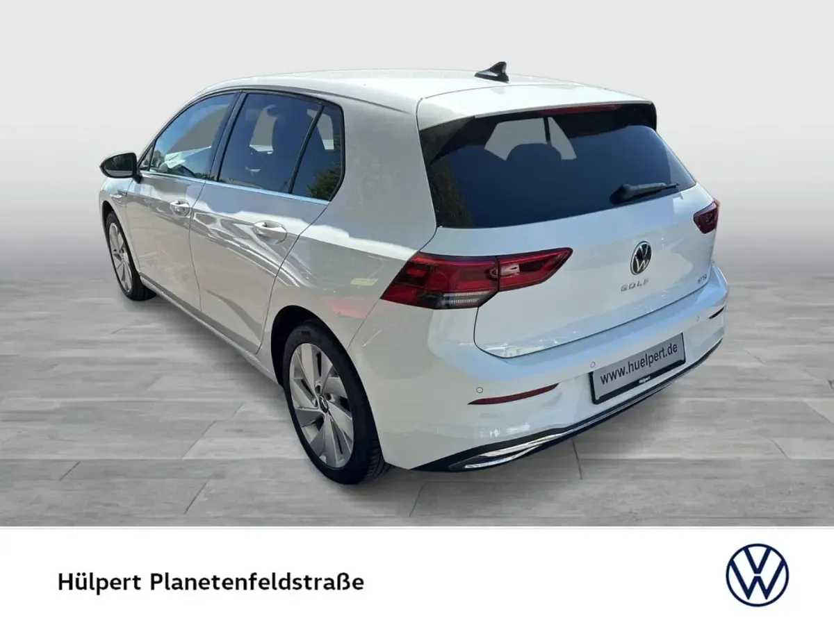 Gebraucht VW Golf VIII Style 131 PS (96 kW) 2024 Weiß Limousine
