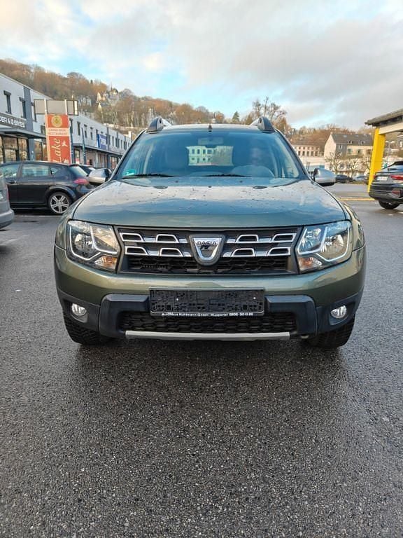 Grün Gebraucht 2014 Dacia Duster Prestige SUV | 7.900 € (Guter Preis) - Bild 1/4