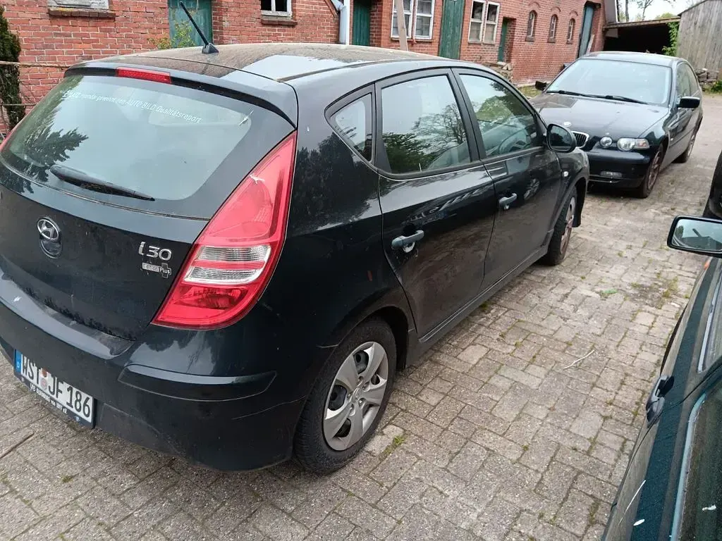 Gebraucht Hyundai i30 Classic 109 PS (80 kW) 2011 Schwarz Limousine