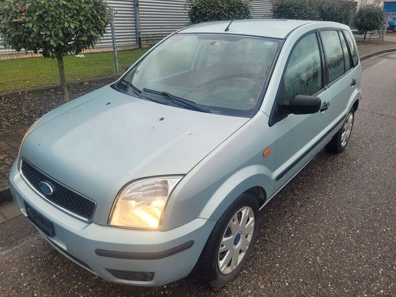 Silber Gebraucht 2004 Ford Fusion Limousine | 2.399 € (Etwas zu teuer) - Bild 1/4