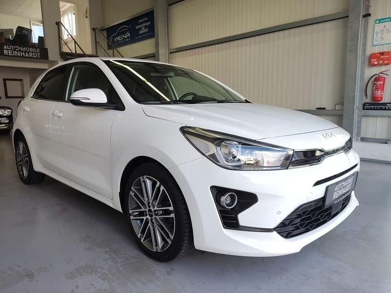 Gebraucht Kia Rio Spirit 101 PS (74 kW) 2022 Weiß Limousine