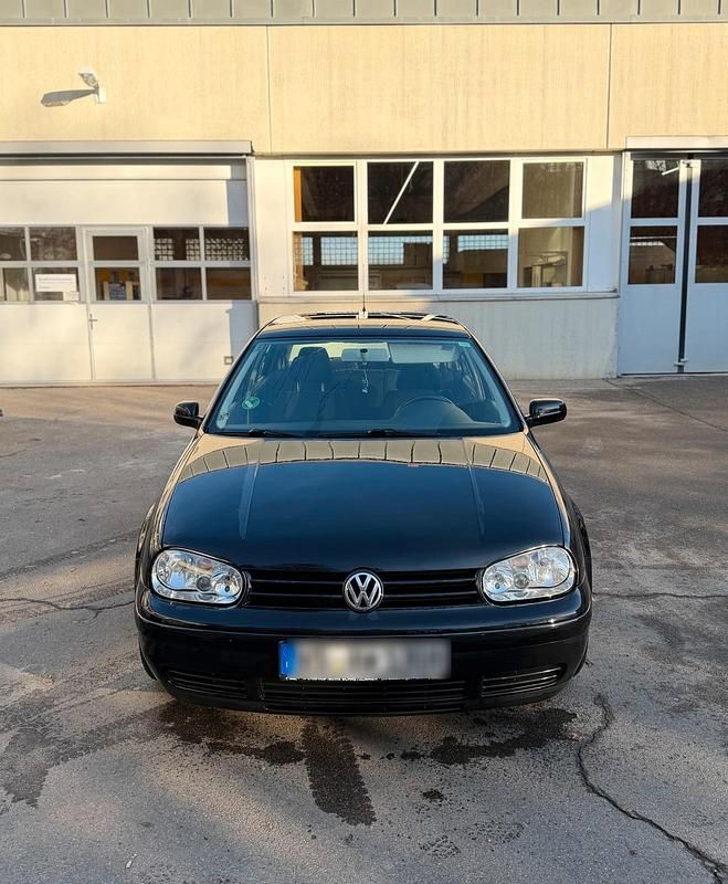 Schwarz Gebraucht 2003 VW Golf IV Kleinwagen | 1.400 € (Fairer Preis) - Bild 1/4