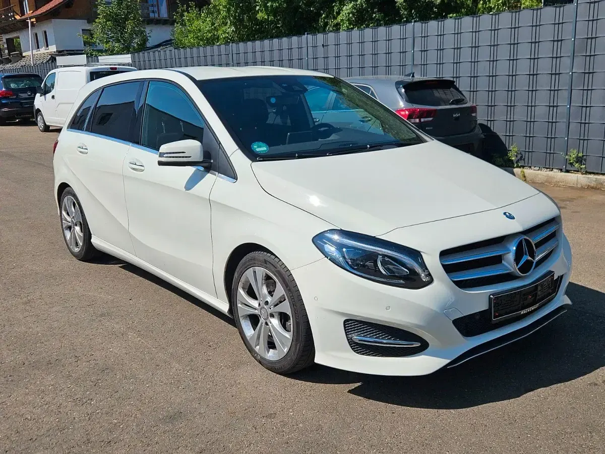 Gebraucht Mercedes B250 AMG 211 PS (155 kW) 2016 Weiß Kleinwagen