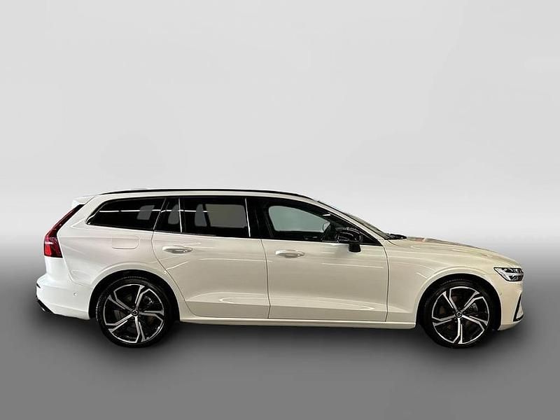 Gebraucht Volvo V60 Plus 197 PS (144 kW) 2025 Weiß Kombi