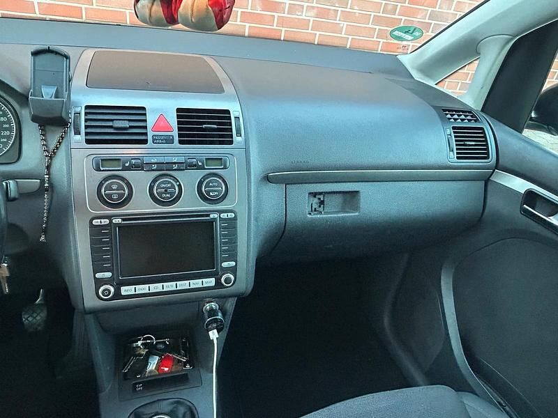 Gebraucht VW Touran Highline 140 PS (102 kW) 2007 Schwarz Van / Kleinbus