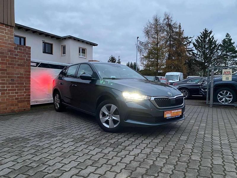 Gebraucht Skoda Scala Active 116 PS (85 kW) 2019 Quarzgrau metallic Kleinwagen