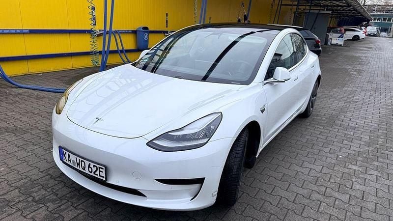 Gebraucht Tesla Model 3 Standard Range Plus 239 kW (325 PS) 2020 Weiß Limousine