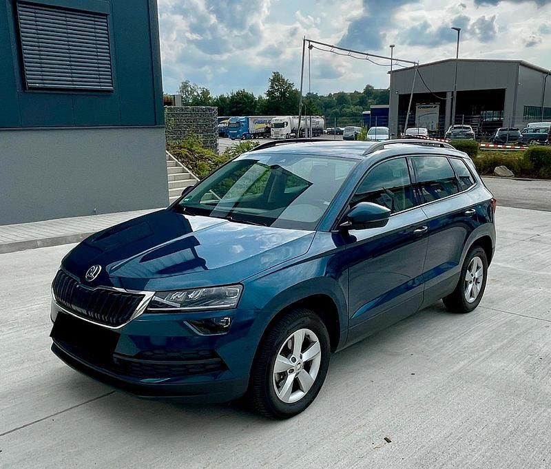 Blau Gebraucht 2021 Skoda Karoq SUV | 26.500 € (Fairer Preis) - Bild 1/4