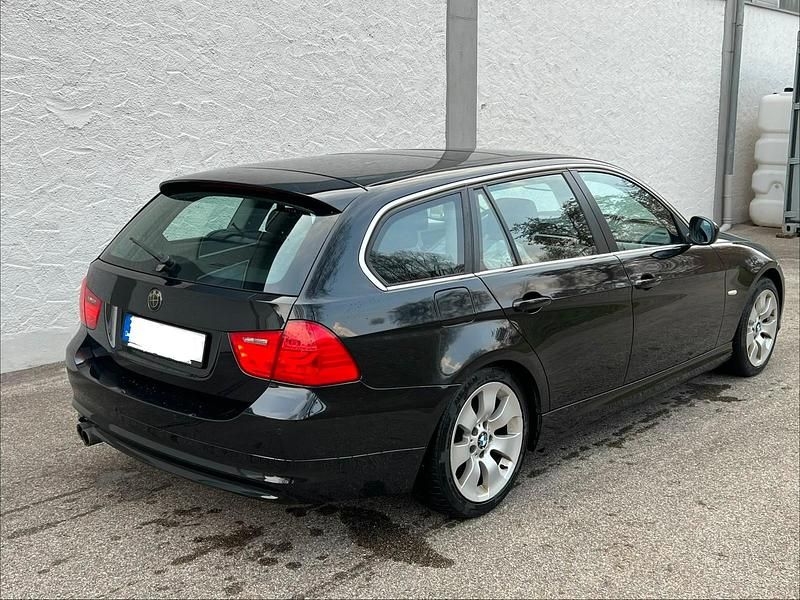 Gebraucht BMW 325 204 PS (150 kW) 2011 Schwarz Kombi