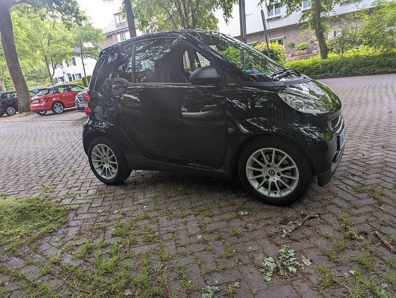 Schwarz Gebraucht 2010 Smart ForTwo Coupé Passion Coupé | 5.999 € (Fairer Preis) - Bild 1/4
