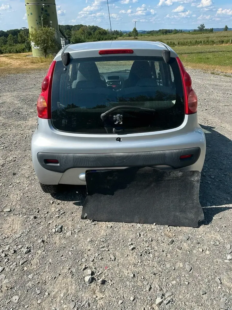 Gebraucht Peugeot 107 68 PS (50 kW) 2008 Silber Kleinwagen