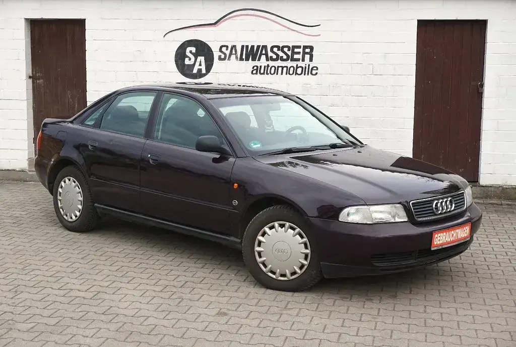 Używany Audi A4 101 KM (74 kW) 1995 Purpurowy Sedan/Limuzyna
