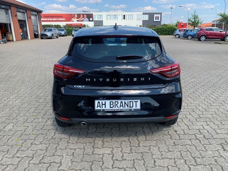 Gebraucht Mitsubishi Colt Basis 67 PS (49 kW) 2024 Schwarz Limousine