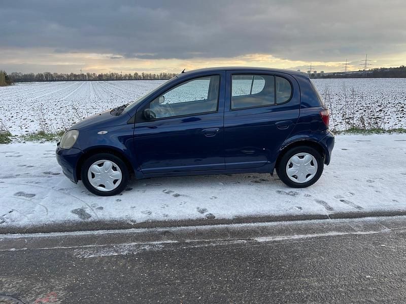 Blau Gebraucht 2000 Toyota Yaris Kleinwagen | 1.900 € (Fairer Preis) - Bild 1/4
