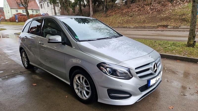 Gebraucht Mercedes B200 156 PS (114 kW) 2016 Silber Van / Kleinbus