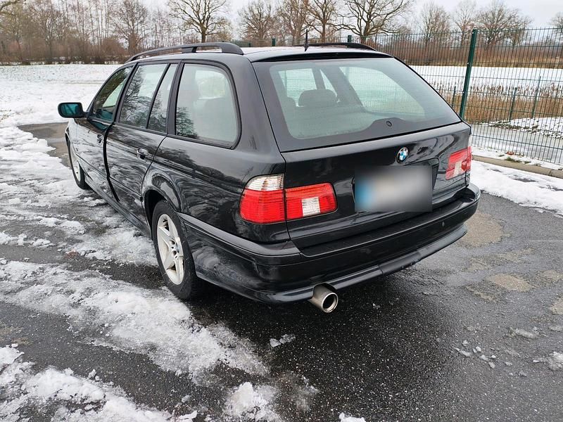 Gebraucht BMW 530 231 PS (169 kW) 2001 Schwarz Kombi